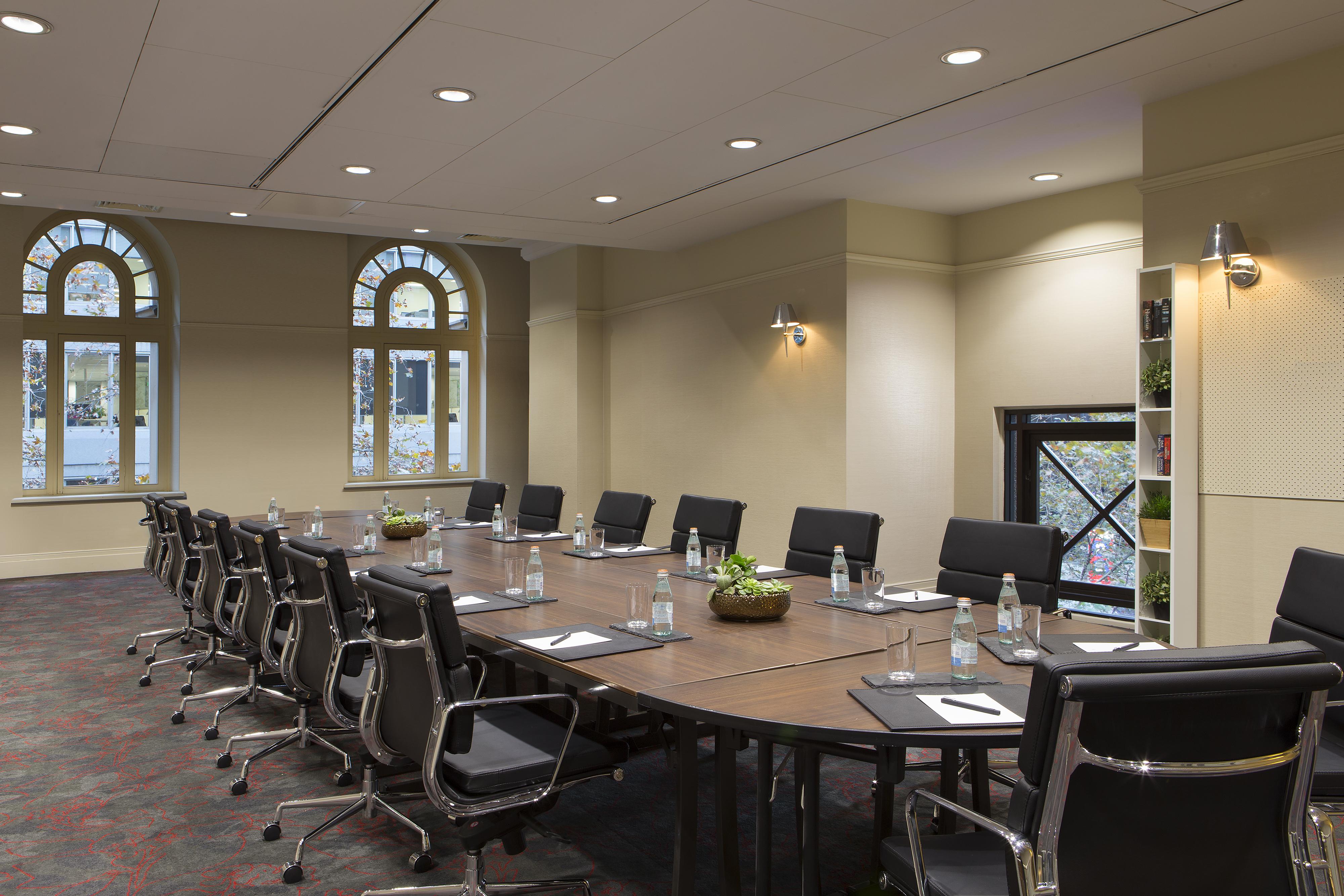 Sydney Harbour Marriott Hotel At Circular Quay Dış mekan fotoğraf The Boardroom