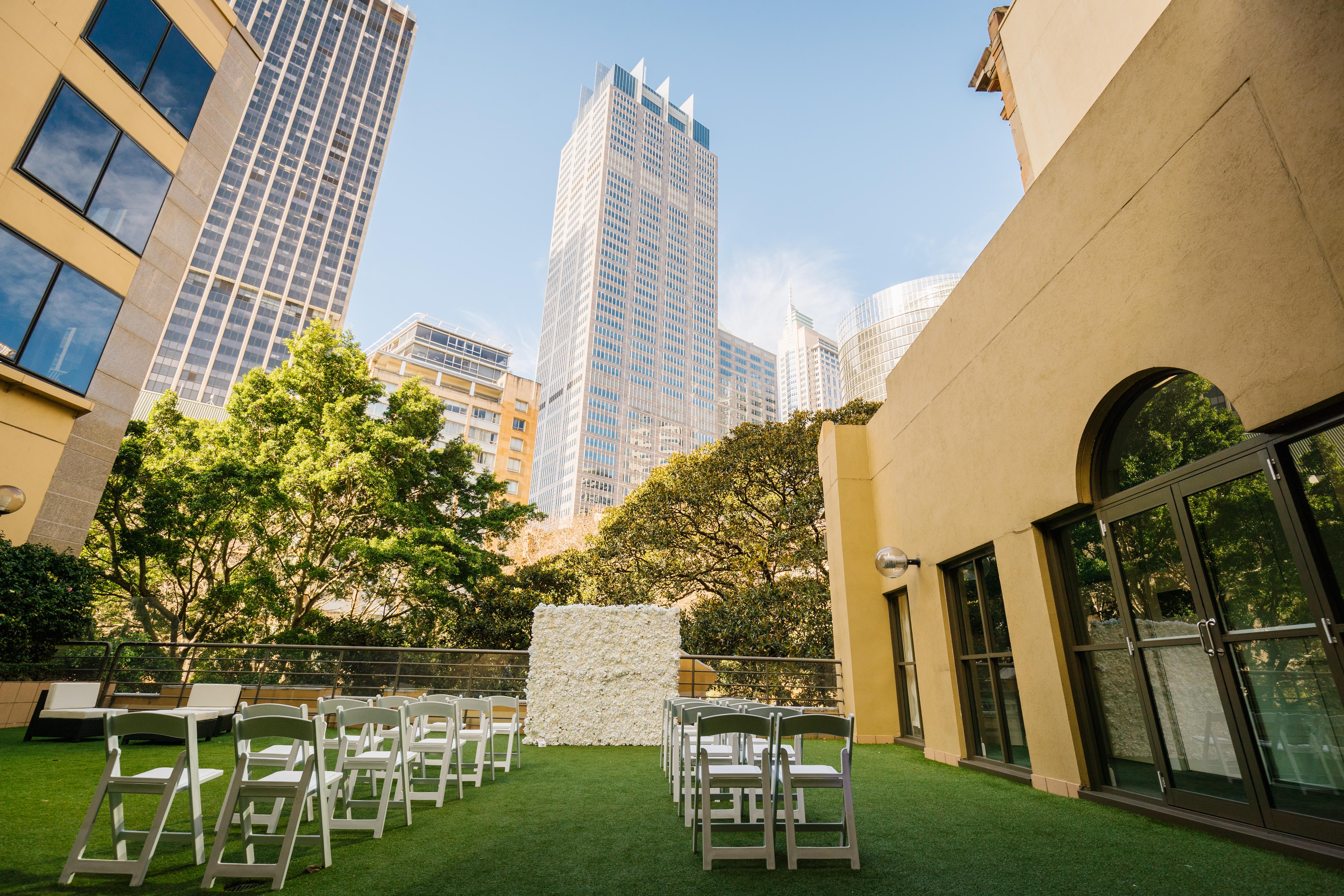 Sydney Harbour Marriott Hotel At Circular Quay Dış mekan fotoğraf The rooftop garden at the San Diego Marriott