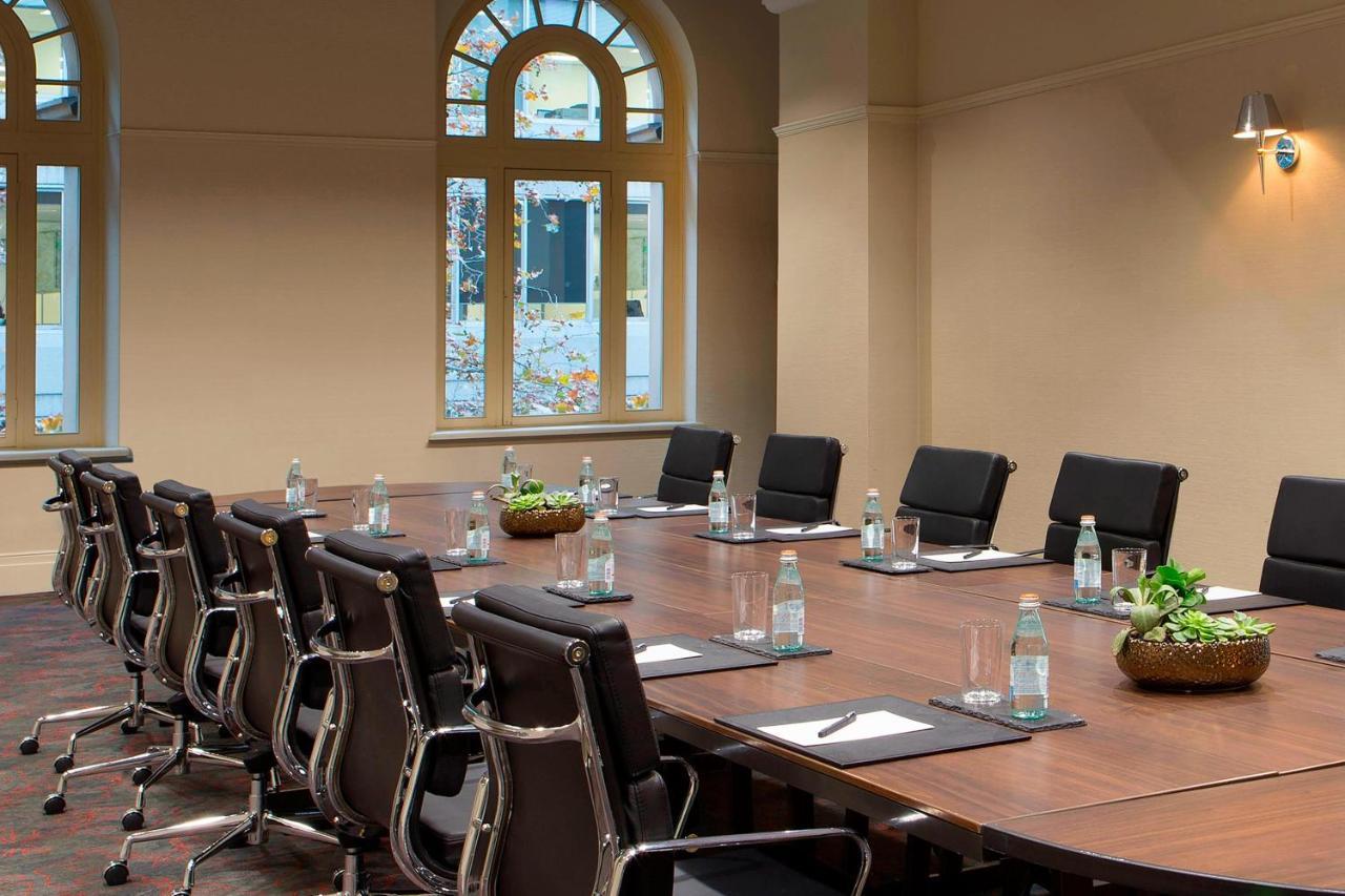 Sydney Harbour Marriott Hotel At Circular Quay Dış mekan fotoğraf The Boardroom at the Old Museum Building