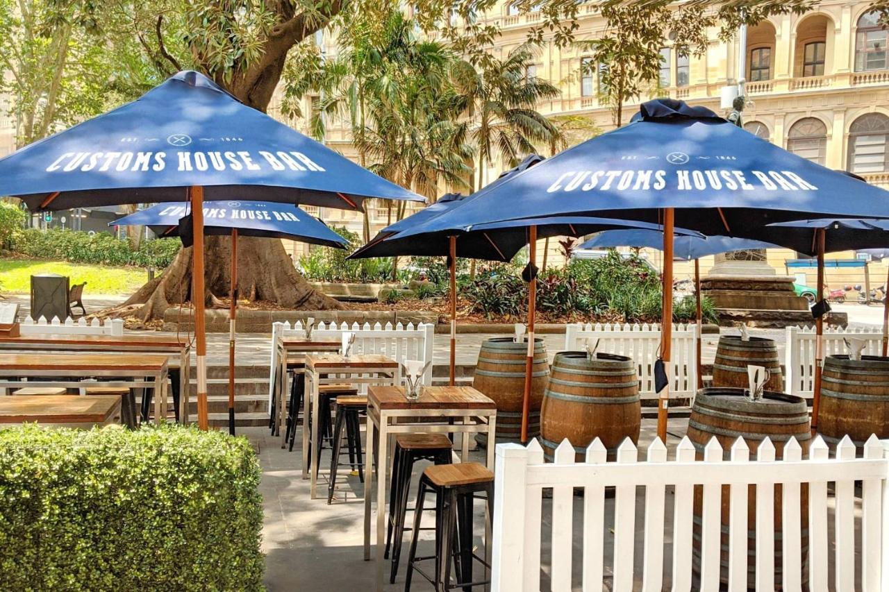 Sydney Harbour Marriott Hotel At Circular Quay Dış mekan fotoğraf The beer garden at the Duke of Brunswick Hotel