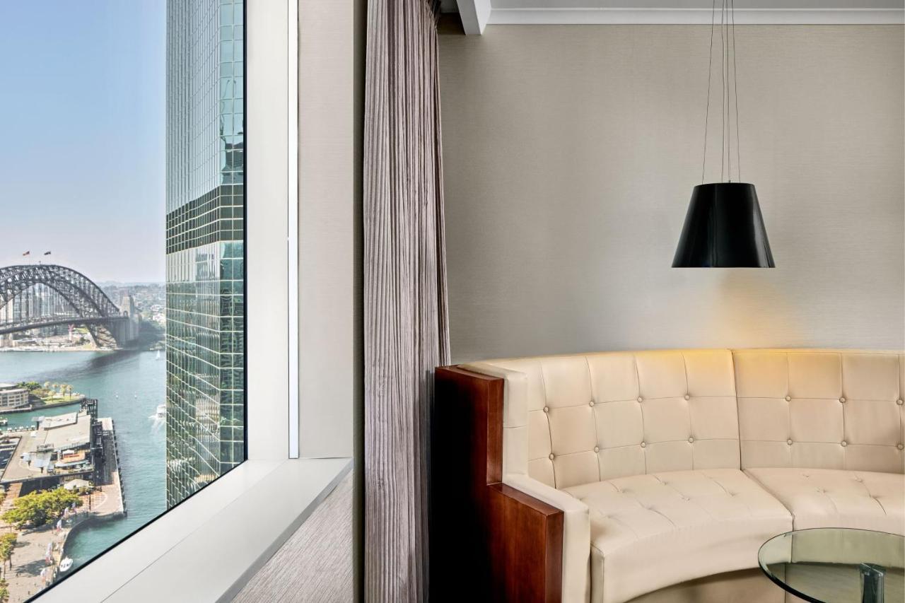 Sydney Harbour Marriott Hotel At Circular Quay Dış mekan fotoğraf A view of the Sydney Harbour Bridge from a suite at the hotel