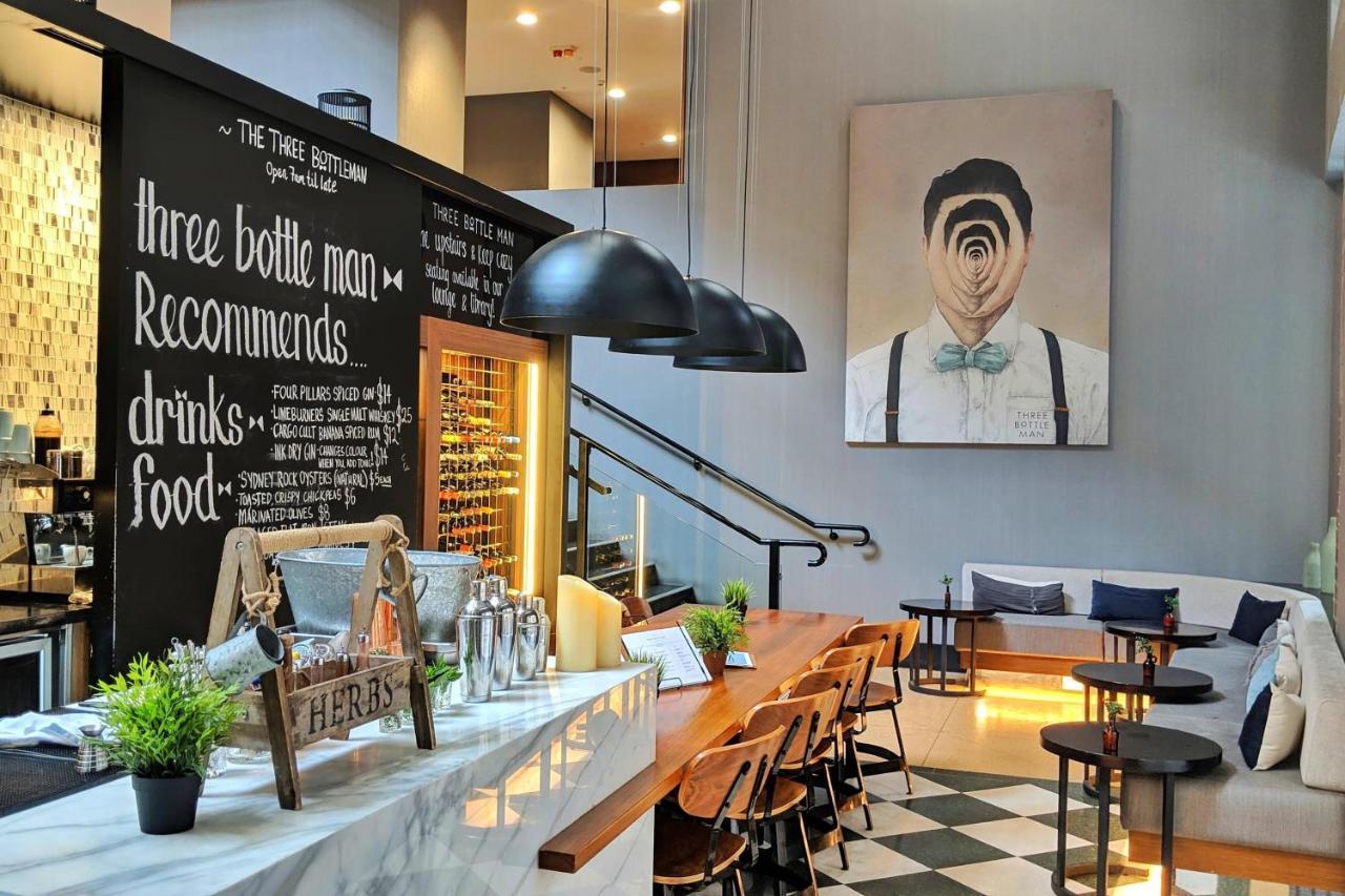Sydney Harbour Marriott Hotel At Circular Quay Dış mekan fotoğraf The interior of Three Little Pigs