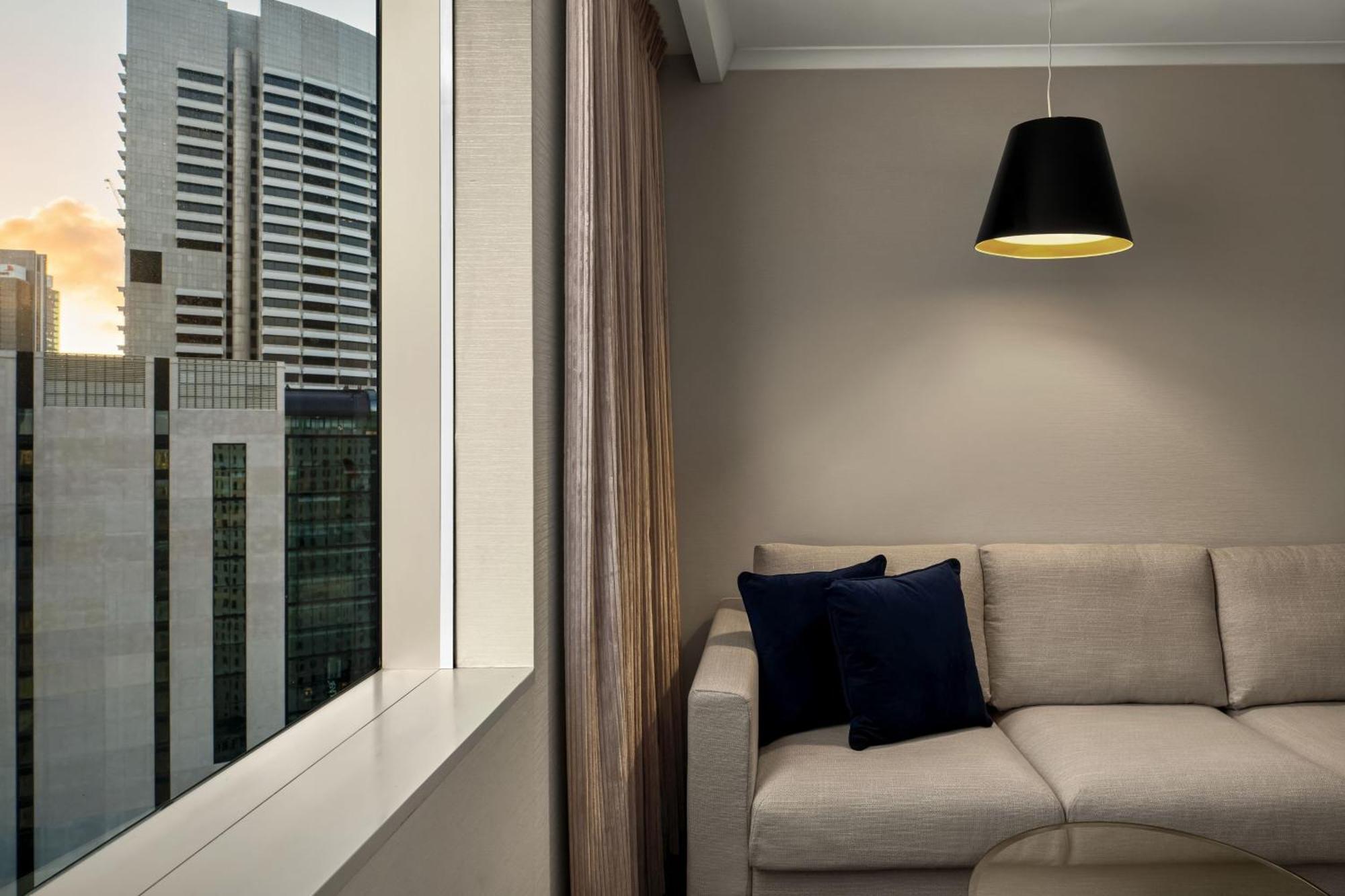 Sydney Harbour Marriott Hotel At Circular Quay Dış mekan fotoğraf A pendant light